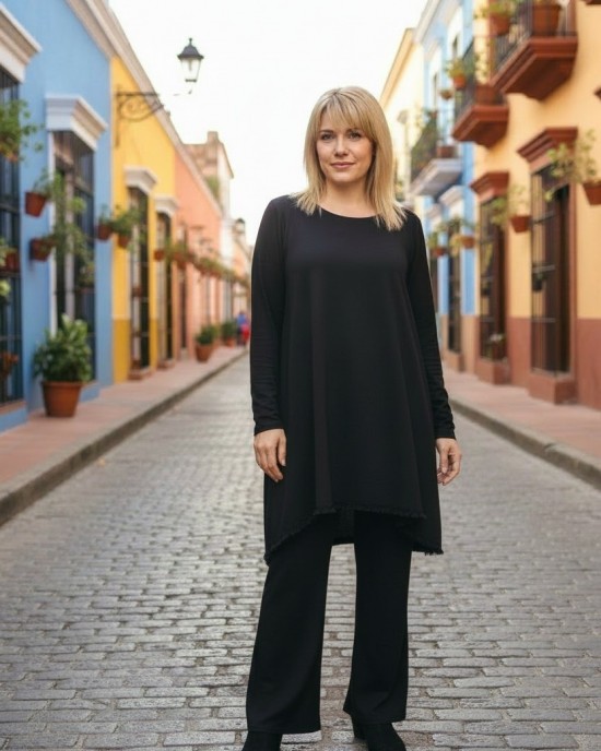 Mπλουζοφόρεμα Ασύμμετρο, με μακρύ μανίκι, στρόγγυλη λαιμόκοψη. Άνετη εφαρμογή με μήκος 80εκ. μπροστά και 90εκ. πίσω. Βαμβάκι 95% και ελαστάν 5%. με σχέδιο την κίτρινη καμηλοπάρδαλη στην πλάτη