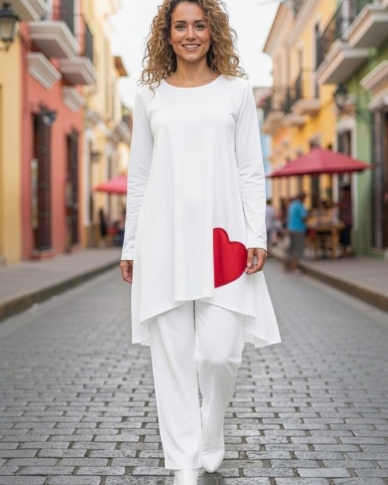 Mπλουζοφόρεμα Ασύμμετρο λευκό ή μαύρο , μήκος 80εκ μπροστινό μέρος και πίσω μέρος 90εκ., με μακρύ μανίκι, Βαμβάκι 95% ελαστάν 5%, με σχέδιο κόκκινη Καρδιά