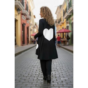 Mπλουζοφόρεμα Ασύμμετρο μαύρο , μήκος 80εκ μπροστινό μέρος και πίσω μέρος 90εκ., με μακρύ μανίκι, Βαμβάκι 95% ελαστάν 5%, με σχέδιο λευκή Καρδιά