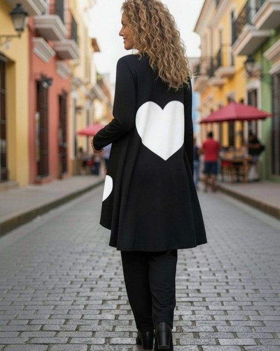 Mπλουζοφόρεμα Ασύμμετρο μαύρο , μήκος 80εκ μπροστινό μέρος και πίσω μέρος 90εκ., με μακρύ μανίκι, Βαμβάκι 95% ελαστάν 5%, με σχέδιο λευκή Καρδιά