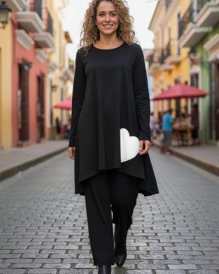 Mπλουζοφόρεμα Ασύμμετρο μαύρο , μήκος 80εκ μπροστινό μέρος και πίσω μέρος 90εκ., με μακρύ μανίκι, Βαμβάκι 95% ελαστάν 5%, με σχέδιο λευκή Καρδιά