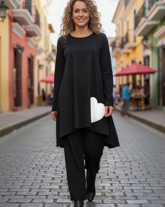 Mπλουζοφόρεμα Ασύμμετρο μαύρο , μήκος 80εκ μπροστινό μέρος και πίσω μέρος 90εκ., με μακρύ μανίκι, Βαμβάκι 95% ελαστάν 5%, με σχέδιο λευκή Καρδιά