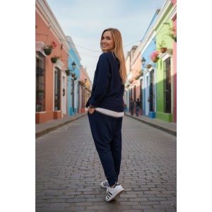 Μπλούζα Μαύρη ΄ή μπλε σκούρη, με μακρύ μανίκι, με φάσα λευκή στο τελείωμα , ύφασμα μπλούζας βαμβάκι 95% ελαστάν 5%, μήκος 65εκ. κίτρινο σχεδιάκι 