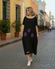 Φόρεμα midi μπαλούν, χρώμα μαύρο, στρόγγυλη λαιμόκοψη, με κοντό μανίκι, μήκος 120εκ από ώμο, Βαμβάκι 100%, Σχέδιο μωβ λουλουδάκια