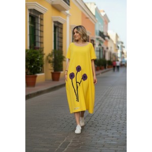 Φόρεμα midi άλφα γραμμή, χρώμα κίτρινο , στρόγγυλη λαιμόκοψη, με κοντό μανίκι, μήκος 120εκ από ώμο, Βαμβάκι 100%, Σχέδιο μωβ λουλουδάκια 