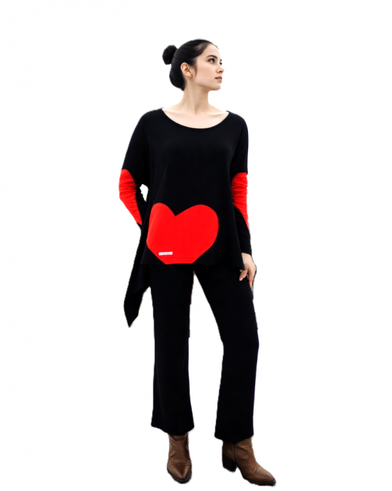 Μπλούζα με μακρύ μανίκι , ασύμμετρη, με μύτες στο τελείωμα, μήκος 65εκ., ύφασμα μπλούζας βαμβάκι 95% ελαστάν 5% με σχεδιο "Κόκκινες καρδιές"