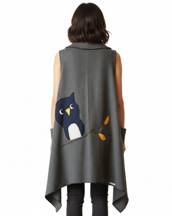 Αμάνικη Ζακέτα γκρι σκούρο, Άνετο ζεστό, Φούτερ με χνούδι,  Βαμβάκι95% ελαστάν 5%, πλαϊνές τσέπες, ΧΩΡΙΣ φερμουάρ, σχέδιο Αγαπημένη Κουκουβάγια