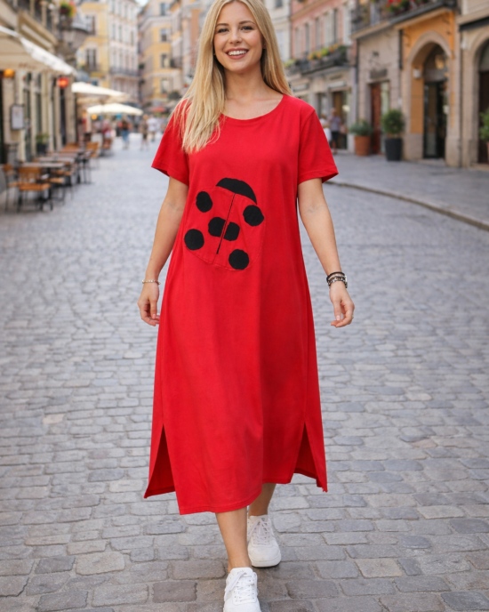 Φόρεμα midi , με λαιμόκοψη στρόγγυλη, κοντό μανίκι, σε άλφα γραμμή, μήκος 115εκ από ώμο, έχει μικρά ανοίγματα στο πλάι, βαμβάκι 100%, με σχέδιο Πασχαλίτσα 