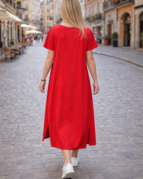 Φόρεμα midi , με λαιμόκοψη στρόγγυλη, κοντό μανίκι, σε άλφα γραμμή, μήκος 115εκ από ώμο, έχει μικρά ανοίγματα στο πλάι, βαμβάκι 100%, με σχέδιο Πασχαλίτσα 