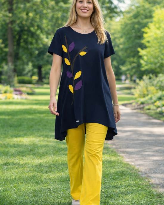 Mπλουζοφόρεμα σε χρώμα blue indingo, με κοντό μανίκι, σύνθεση υφάσματος βαμβάκι 100%, μήκος από ώμο μπροστινό μέροε 80εκ. και πίσω μέρος 90εκ.   με σχέδιο colorful leaves