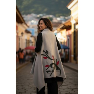 Αμάνικη Ζακέτα σε χρώμα  γκρι ανοιχτό .Άνετο ζεστό, Φούτερ με χνούδι,  Βαμβάκι95% ελαστάν 5%, πλαϊνές τσέπες, σχέδιο Φθινοπωρινό Τοπίο