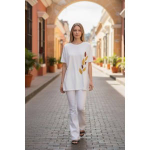 Mπλούζα λευκή, με κοντό μανίκι, χαμόγελο λαιμόκοψη, ύφασμα μπλούζας βαμβάκι 100%, μήκος από ώμο 70εκ., με σχέδιο φυλλαράκια