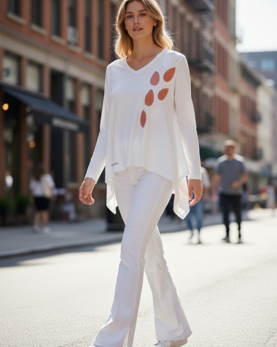 Μπλούζα με μακρύ μανίκι , ασύμμετρη, με V λαιμόκοψη, ανοίγματα στο πλάι, βαμβάκι 95% ελασταν5%, με μύτες στο τελείωμα, μήκος 65εκ., με σχεδιο Ροζ Φύλλα