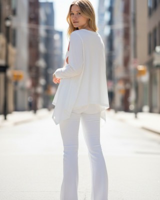 Μπλούζα με μακρύ μανίκι , ασύμμετρη, με V λαιμόκοψη, ανοίγματα στο πλάι, βαμβάκι 95% ελασταν5%, με μύτες στο τελείωμα, μήκος 65εκ., με σχεδιο Ροζ Φύλλα