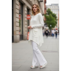 Μπλουζοφόρεμα λευκό ή μαύρο στρόγγυλη λαιμόκοψη,  μικρά πλαϊνά ανοίγματα στο τελείωμα, με τσέπη