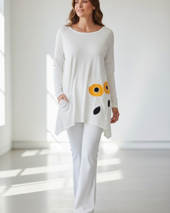 Μπλουζοφόρεμα Λευκό, στρόγγυλη λαιμόκοψη, βαμβάκι 95% ελαστάν 5%, μικρά πλαϊνά ανοίγματα στο τελείωμα, με σχέδιο τα κίτρινα λουλουδάκια