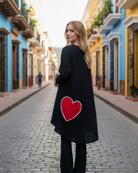 Mπλουζοφόρεμα μαύρο με μακρύ μανίκι,  μήκος 80εκ μπροστινό μέρος και πίσω μέρος 90εκ., Βαμβάκι95% ελαστάν 5% , με σχέδιο μία καρδιά κόκκινη στο πίσω μέρος 