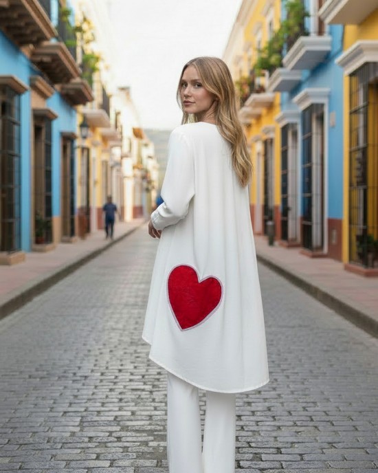 Mπλουζοφόρεμα λευκό με μακρύ μανίκι, μήκος 80εκ μπροστινό μέρος και πίσω μέρος 90εκ., Βαμβάκι95% ελαστάν 5% , με σχέδιο μία καρδιά κόκκινη στο πίσω μέρος