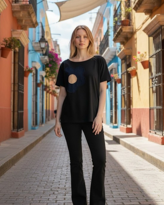 Mπλούζα με κοντό μανίκι, με χαμόγελο λαιμόκοψη, ύφασμα μπλούζας βαμβάκι 100%, μήκος από ώμο 65εκ., με σχέδιο τζιν μαργαρίτα 