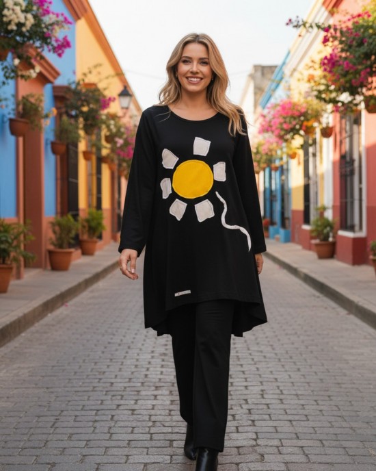 Μπλουζοφόρεμα ασύμμετρο, χρώμα μαύρο, με στρόγγυλη λαιμόκοψη, μακρύ μανίκι, μήκος 80εκ μπροστινό μέρος και πίσω μέρος 90εκ.,ύφασμα Βαμβάκι95% ελαστάν 5%   κίτρινη μαργαρίτα