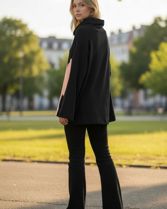 Μπλούζα μαύρη, με μακρύ άνετο ρεγκλάν Μανίκι με ντραπέ λαιμό, μήκος 65εκ, ύφασμα βαμβάκι 95% ελαστάν 5% , Ροζ λουλούδι