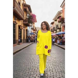 Μπλουζοφόρεμα κίτρινο, στρόγγυλη λαιμόκοψη, μήκος 70εκ. από ώμο, βαμβάκι 100% , με τσέπη, μικρά πλαϊνά ανοίγματα στο τελείωμα, σχέδιο κίτρινες Μαργαρίτες