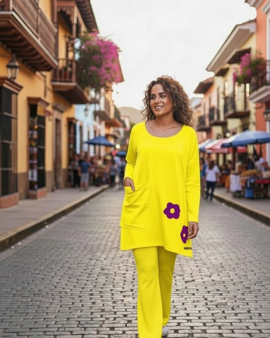 Μπλουζοφόρεμα κίτρινο, στρόγγυλη λαιμόκοψη, μήκος 70εκ. από ώμο, βαμβάκι 100% , με τσέπη, μικρά πλαϊνά ανοίγματα στο τελείωμα, σχέδιο κίτρινες Μαργαρίτες