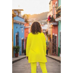 Μπλουζοφόρεμα κίτρινο, στρόγγυλη λαιμόκοψη, μήκος 70εκ. από ώμο, βαμβάκι 100% , με τσέπη, μικρά πλαϊνά ανοίγματα στο τελείωμα, σχέδιο κίτρινες Μαργαρίτες