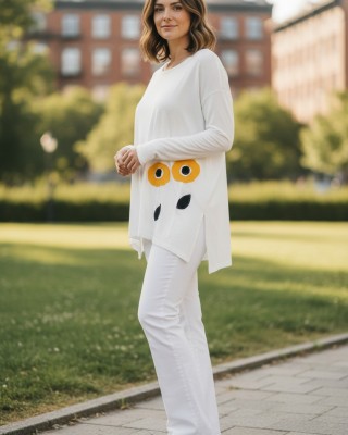 Μπλουζοφόρεμα Λευκό, στρόγγυλη λαιμόκοψη, βαμβάκι 95% ελαστάν 5%, μικρά πλαϊνά ανοίγματα στο τελείωμα, με σχέδιο τα κίτρινα λουλουδάκια