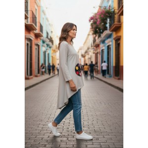 Μπλουζοφόρεμα ασύμμετρο, χρώμα γκρι ανοιχτό, με λαιμόκοψη , μακρύ μανίκι, μήκος 80εκ μπροστινό μέρος και πίσω μέρος 90εκ.,ύφασμα Βαμβάκι95% ελαστάν 5%, σχέδιο Παλέτα χρωμάτων 