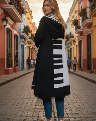 Πανωφόρι Midi, μαύρο ασύμμετρο, σε στυλ κάπας με μανίκι, με Κουκούλα με ριγέ στο εσωτερικό της, Άνετο ζεστό, Φούτερ με χνούδι, με πλαϊνές τσέπες, ΧΩΡΙΣ φερμουάρ, σχέδιο "Πιάνο Ασπρόμαυρο"