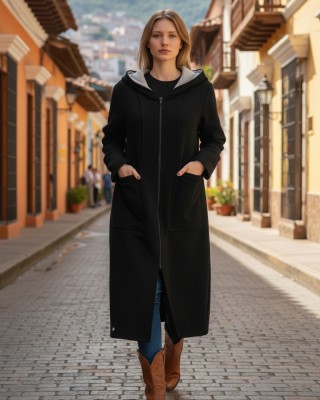 Πανωφόρι Φούτερ με χνούδι, μήκος 120εκ., Mαύρο Μακρύ με φερμουάρ, με κουκούλα το εσωτερικό της σε χρώμα γκρι ανοιχτό , με τσέπες, άνετη γραμμή, με σχέδιο το πιάνο