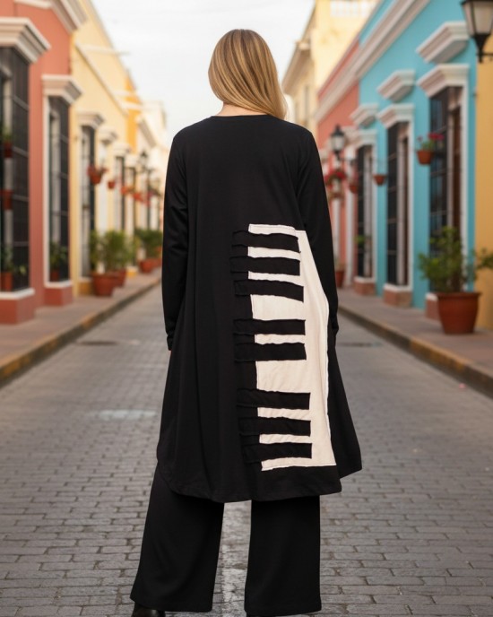 Μπλουζοφόρεμα ασύμμετρο,μαύρο, με στρόγγυλη λαιμόκοψη , μακρύ μανίκι, μήκος 80εκ μπροστινό μέρος και πίσω μέρος 90εκ.,ύφασμα Βαμβάκι95% ελαστάν 5%, σχέδιο    Ηarmonically