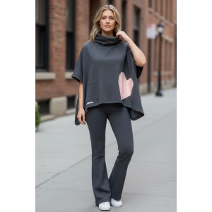 Πόντσο, χρώμα γκρι σκούρο, φούτερ με χνούδι, χουχουλιάρικο, άνετο,  με τσέπη και λαιμό, σύνθεση υφάσματος  μπλούζας βαμβάκι 95% ελαστάν 5%  σχέδιο Ροζ Καρδιά