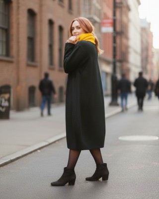 Φόρεμα midi Balloon  Φόρεμα, με λαιμό σε χρώμα κίτρινο σε ύφασμα φούτερ και είναι άνετος, μακρύ μανίκι, βαμβάκι95% ελαστάν 5%, μήκος 115εκ., με σχέδιο τον Μικρό πρίγκιπα (διατίθεται και χωρίς λαιμό κατόπιν επιλογής)