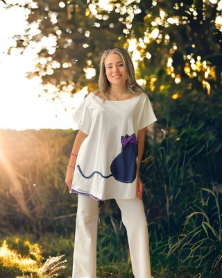 Mπλούζα  με κοντό μανίκι, χαμόγελο λαιμόκοψη, ύφασμα μπλούζας βαμβάκι 100%, μήκος από ώμο 65εκ., με σχέδιο “Το Γατούλι “