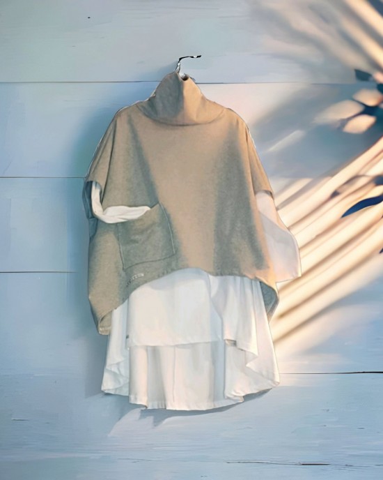 Πόντσο γκρί ανοιχτό, ύφασμα φούτερ με χνούδι, σύνθεση βαμβάκι 95% ελαστάν 5%, με τσέπη και λαιμό, άνετο και ζεστό