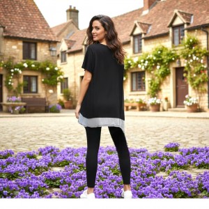 Mπλούζα  με κοντό μανίκι, χαμόγελο λαιμόκοψη, ύφασμα μπλούζας βαμβάκι 100%, μήκος από ώμο 65εκ. +5εκ η γκρί φάσα στο τελείωμα της μπλούζας,  με σχέδιο Mωβ Μαργαρίτα με πινελιες ζωγραφισμένες 