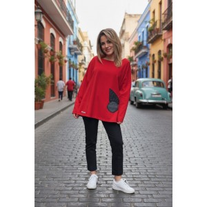 Mπλούζα Κόκκινη, με μακρύ μανίκι, με λαιμόκοψη χαμόγελο , ύφασμα μπλούζας βαμβάκι 95% ελαστάν 5%, μήκος 65εκ., με Όμορφα σχεδιάκια 