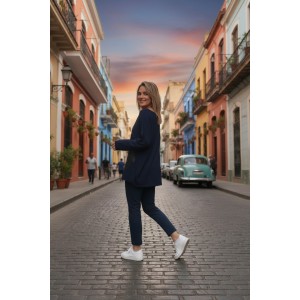 Mπλούζα μπλε σκούρο ή μαύρο χρώμα, με μακρύ μανίκι, με λαιμόκοψη χαμόγελο , ύφασμα μπλούζας βαμβάκι 95% ελαστάν 5%, μήκος 65εκ., με Όμορφα σχεδιάκια 