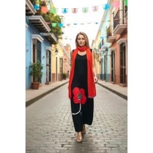 Φόρεμα μακρύ μαύρο ή μπλε σκούρο, μήκος από τον ώμο 135εκ., με στρόγγυλη  λαιμόκοψη, άνετο και δροσερό βαμβάκι 100%, αμάνικο, με σχέδιο Κόκκινη μαργαρίτα με πουά λεπτομέρειες 