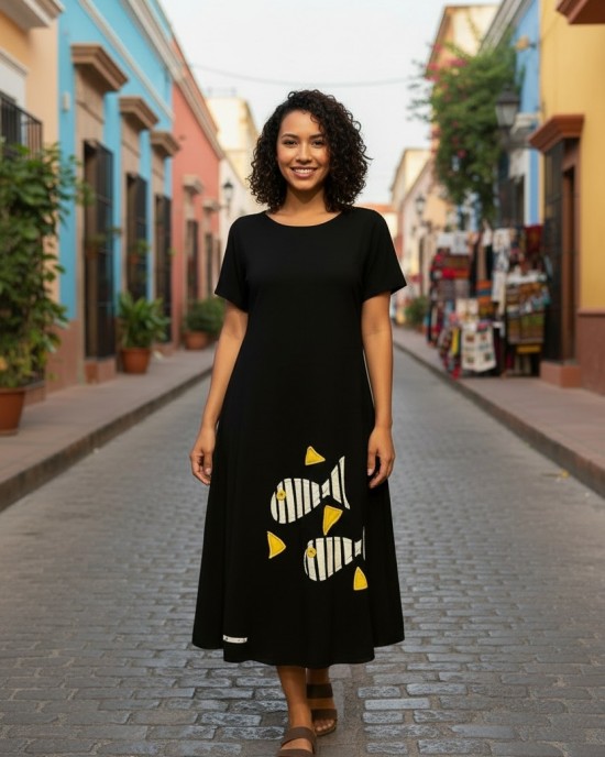 Φόρεμα midi άλφα γραμμή, χρώμα μαύρο , στρόγγυλη  λαιμόκοψη, με κοντό μανίκι, μήκος 115εκ από ώμο, Βαμβάκι 100%, Σχέδιο  τα ριγέ ψαράκια