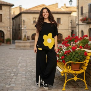-30% ΠΡΟΣΦΟΡΑ Καλοκαιρινή  2 τεμαχίων  Παντελόνα μαύρη και Μπλούζα με την κιτρινη μαργαρίτα Σύνθεση υφάσματος Βαμβάκι 100% 