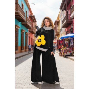 -30% Προσφορά 2 τεμαχίων  Παντελόνα και Μπλούζα  To όμορφο Λουλούδι, σύνθεση μπλούζας: Βαμβάκι 95% ελαστάν 5%, σύνθεση παντελόνας : Βαμβάκι 100% 