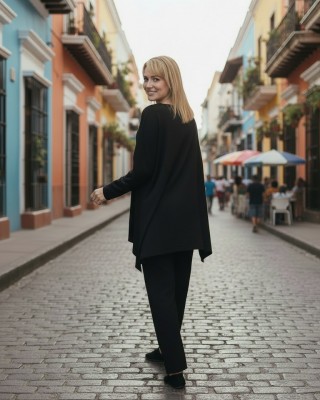 Μπλουζοφόρεμα μαύρο στρόγγυλη λαιμόκοψη, βαμβάκι 95% ελασταν 5%, μικρά πλαϊνά ανοίγματα στο τελείωμα, με τσέπη, μήκος 70εκ. από ώμο.με σχέδιο   τα πολύχρωμα σπιτάκια 