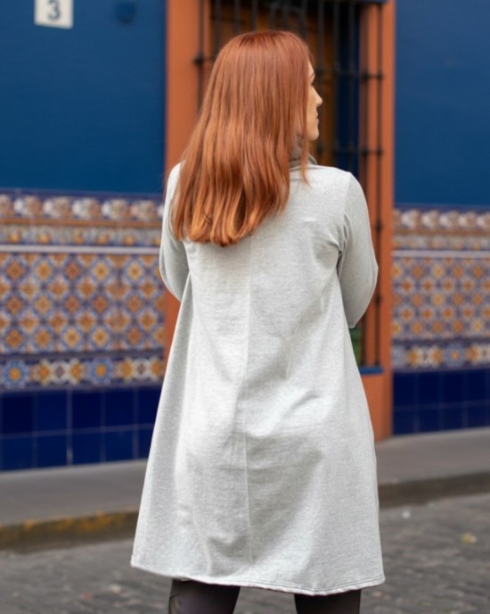 Μπλουζοφόρεμα ασύμμετρο, χρώμα γκρι ανοιχτό, με λαιμό σε γκρι σκούρο, μακρύ μανίκι, μήκος 80εκ μπροστινό μέρος και πίσω μέρος 90εκ.,ύφασμα Βαμβάκι95% ελαστάν 5%, σχέδιο  My Sweet Home