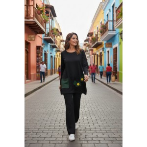 Μπλουζοφόρεμα μαύρο ή λευκό, τσέπη,  στρόγγυλη λαιμόκοψη, βαμβάκι 95% ελασταν 5%, μικρά πλαϊνά ανοίγματα στο τελείωμα, σχέδιο λουλουλουδάκια