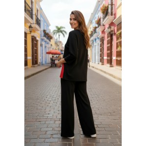 Mπλούζα λευκή ή μαύρη , 3/4 μανίκι ή με μακρύ μανίκι , λαιμόκοψη χαμόγελο ,ύφασμα μπλούζας βαμβάκι 95% Ελαστάν 5%, μήκος 65εκ., με σχέδιο κόκκινο 