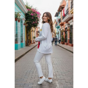 Mπλούζα Λευκή ή  Μαύρη με λαιμόκοψη χαμόγελο , ύφασμα μπλούζας βαμβάκι 95% ελαστάν 5%, μήκος 65εκ με σχέδιο το κόκκινο σπιτάκι 