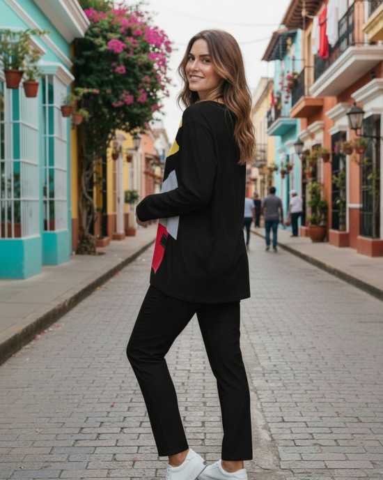 Mπλούζα Λευκή ή  Μαύρη με λαιμόκοψη χαμόγελο , ύφασμα μπλούζας βαμβάκι 95% ελαστάν 5%, μήκος 65εκ με σχέδιο το κόκκινο σπιτάκι 